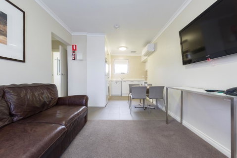 Forrest Hotel & Apartments - Schoolies Week Accommodation 2
