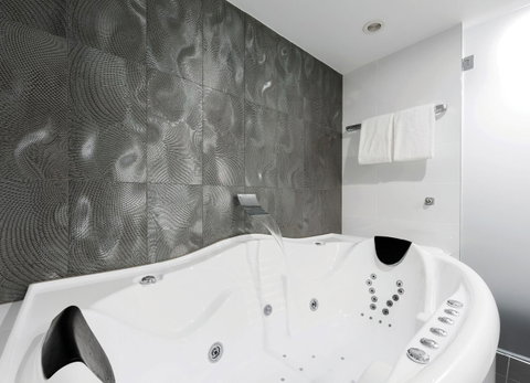 Avenue Hotel Canberra - Schoolies Week Accommodation 4