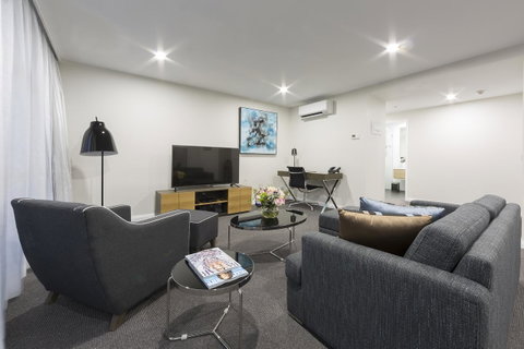 Avenue Hotel Canberra - Schoolies Week Accommodation 33