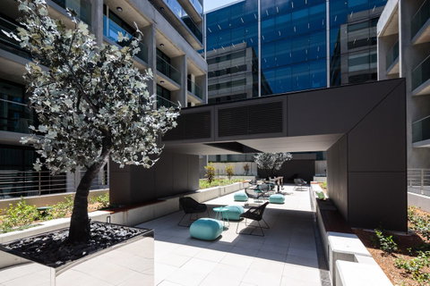 Avenue Hotel Canberra - Schoolies Week Accommodation 23