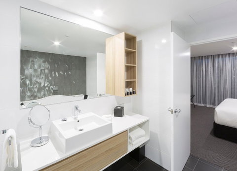 Avenue Hotel Canberra - Schoolies Week Accommodation 11