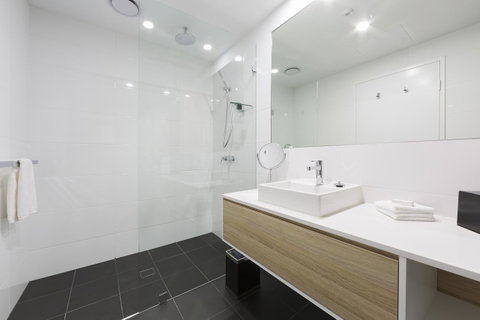 Avenue Hotel Canberra - Schoolies Week Accommodation 29