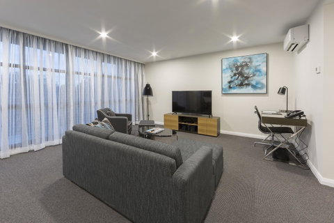 Avenue Hotel Canberra - Schoolies Week Accommodation 27