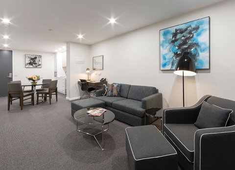 Avenue Hotel Canberra - Schoolies Week Accommodation 2