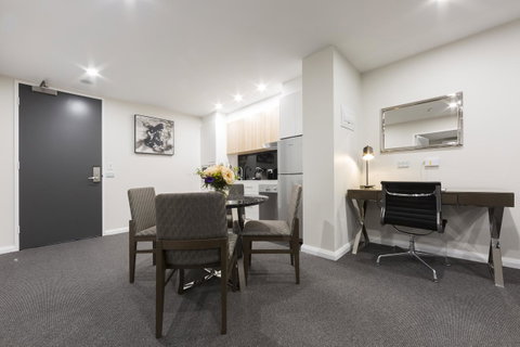 Avenue Hotel Canberra - Schoolies Week Accommodation 31