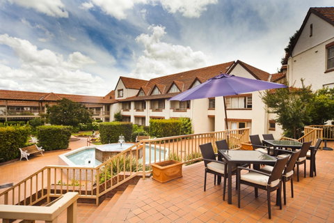 Mercure Canberra - Schoolies Week Accommodation 28
