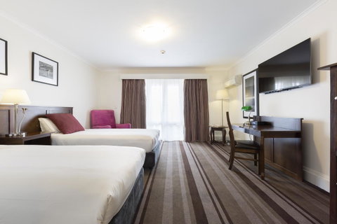 Mercure Canberra - Schoolies Week Accommodation 10