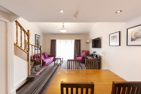 Mercure Canberra - Schoolies Week Accommodation 18