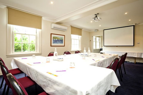 Mercure Canberra - Schoolies Week Accommodation 43