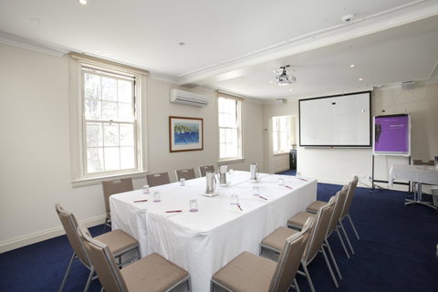 Mercure Canberra - Schoolies Week Accommodation 37