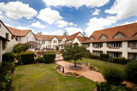 Mercure Canberra - Schoolies Week Accommodation 26