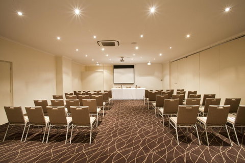 Mercure Canberra - Schoolies Week Accommodation 39