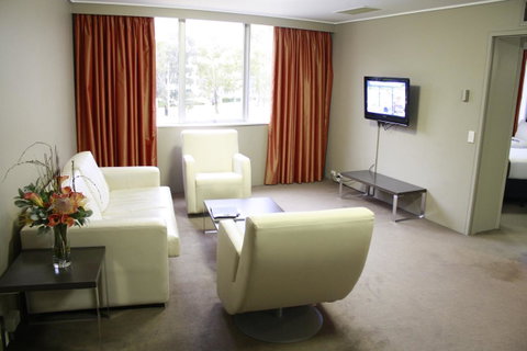 Pavilion On Northbourne - Schoolies Week Accommodation 5