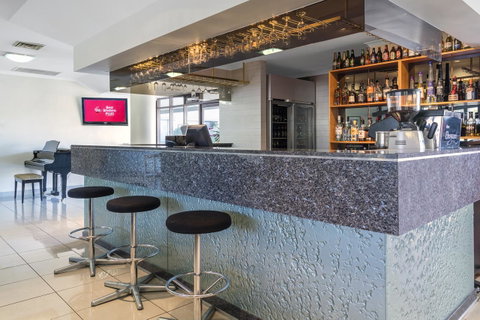 Garden City Hotel, Best Western Signature Collection - Schoolies Week Accommodation 17