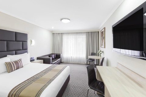 Garden City Hotel, Best Western Signature Collection - Schoolies Week Accommodation 0