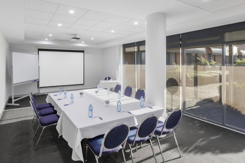 Garden City Hotel, Best Western Signature Collection - Schoolies Week Accommodation 23