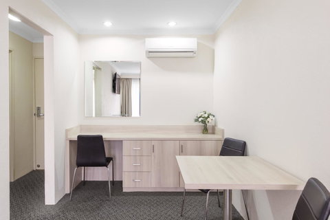 Garden City Hotel, Best Western Signature Collection - Schoolies Week Accommodation 19