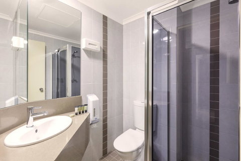 Garden City Hotel, Best Western Signature Collection - Schoolies Week Accommodation 25
