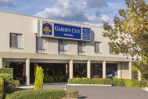 Garden City Hotel, Best Western Signature Collection - Schoolies Week Accommodation 12