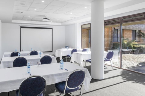 Garden City Hotel, Best Western Signature Collection - Schoolies Week Accommodation 21