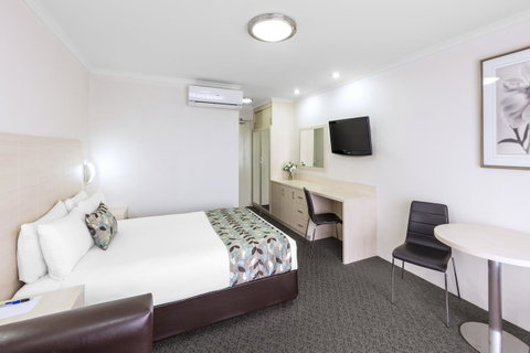 Garden City Hotel, Best Western Signature Collection - Schoolies Week Accommodation 4