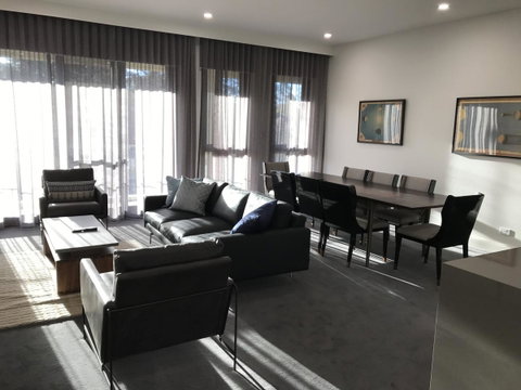 Knightsbridge Canberra - Schoolies Week Accommodation 33
