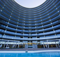 Accommodate Canberra - Manhattan on the Park - Schoolies Week Accommodation