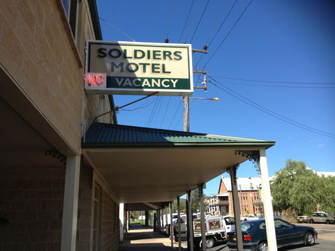 Soldiers Motel - Schoolies Week Accommodation 0