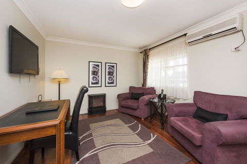 Soldiers Motel - Schoolies Week Accommodation 18
