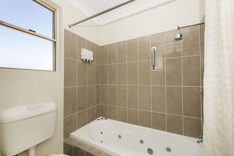 Soldiers Motel - Schoolies Week Accommodation 8