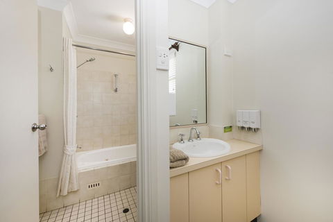 Soldiers Motel - Schoolies Week Accommodation 19