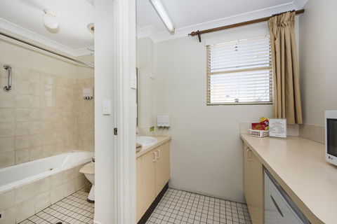 Soldiers Motel - Schoolies Week Accommodation 7