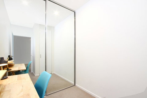 IQ Smart Apartments 704 Braddon ACT - Schoolies Week Accommodation 1