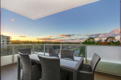 IQ Smart Apartments 704 Braddon ACT - Schoolies Week Accommodation 7