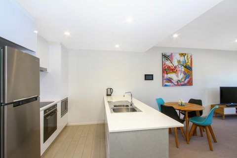 IQ Smart Apartments 704 Braddon ACT - Schoolies Week Accommodation 4