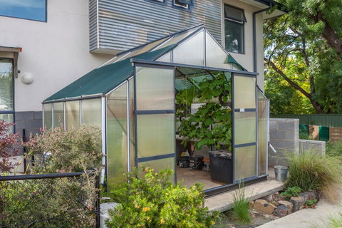 One Of A Kind Apartments - Schoolies Week Accommodation 37