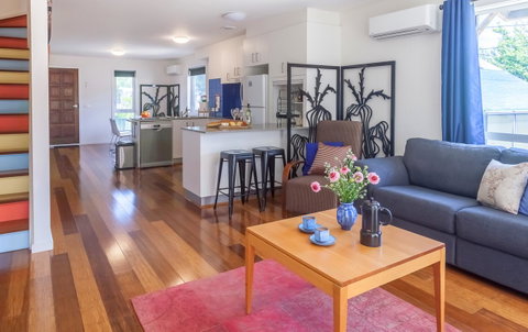 One Of A Kind Apartments - Schoolies Week Accommodation 27