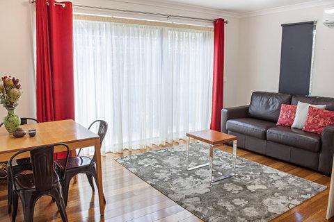 One Of A Kind Apartments - Schoolies Week Accommodation 7