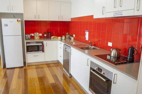 One Of A Kind Apartments - Schoolies Week Accommodation 11