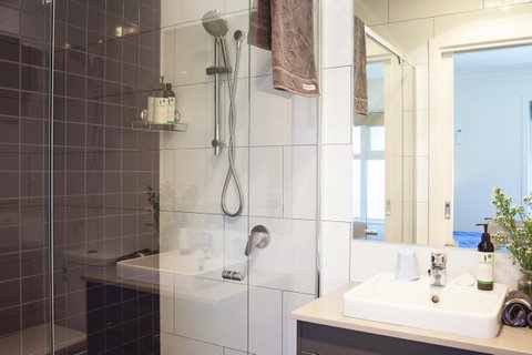 One Of A Kind Apartments - Schoolies Week Accommodation 14