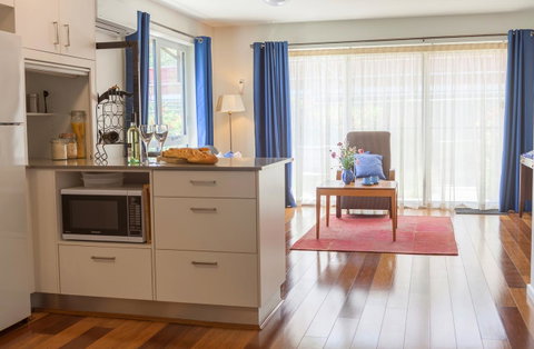 One Of A Kind Apartments - Schoolies Week Accommodation 32