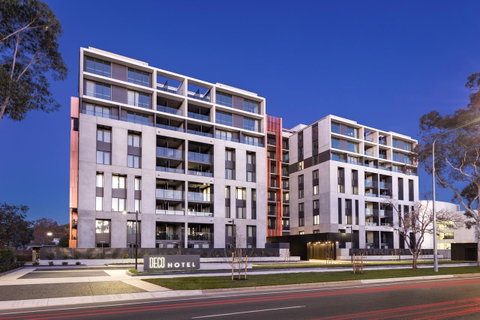 Deco Hotel Canberra - Schoolies Week Accommodation 0
