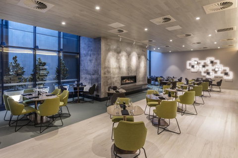 Deco Hotel Canberra - Schoolies Week Accommodation 1