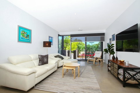 Accommodate Canberra - Parbery - Schoolies Week Accommodation 21