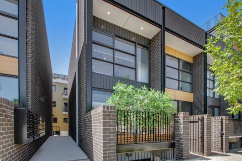 Accommodate Canberra - Parbery - Schoolies Week Accommodation 8
