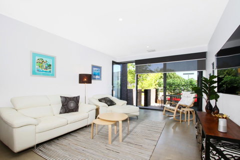 Accommodate Canberra - Parbery - Schoolies Week Accommodation 1