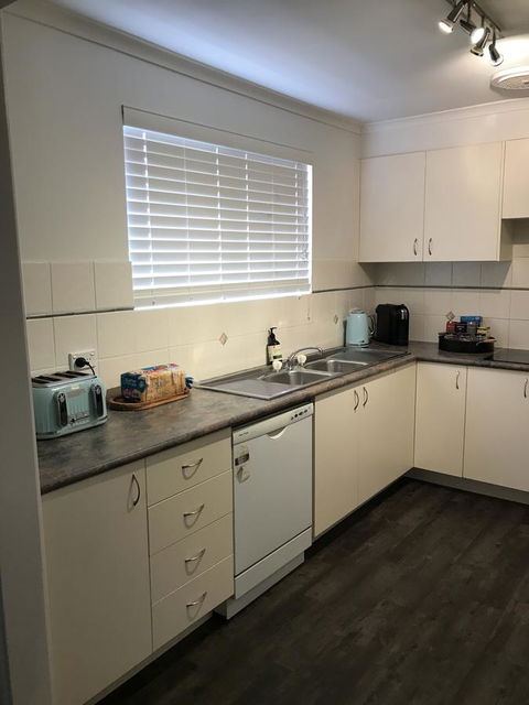 Central Tranquility Heart Of Orange - Schoolies Week Accommodation 9