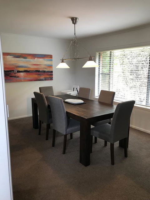 Central Tranquility Heart Of Orange - Schoolies Week Accommodation 5