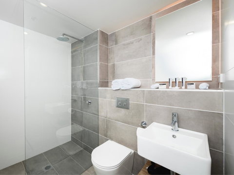 Abode Kingston - Schoolies Week Accommodation 6