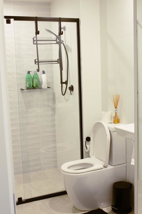 Stylish, Modern, Cute As A Button - Braddon CBD - Schoolies Week Accommodation 8